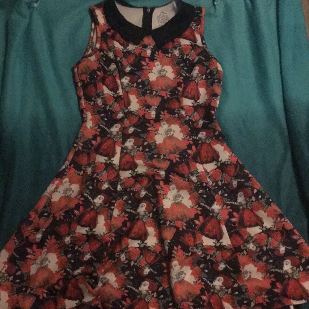 Alice Through the Looking Glass, red queen dress.